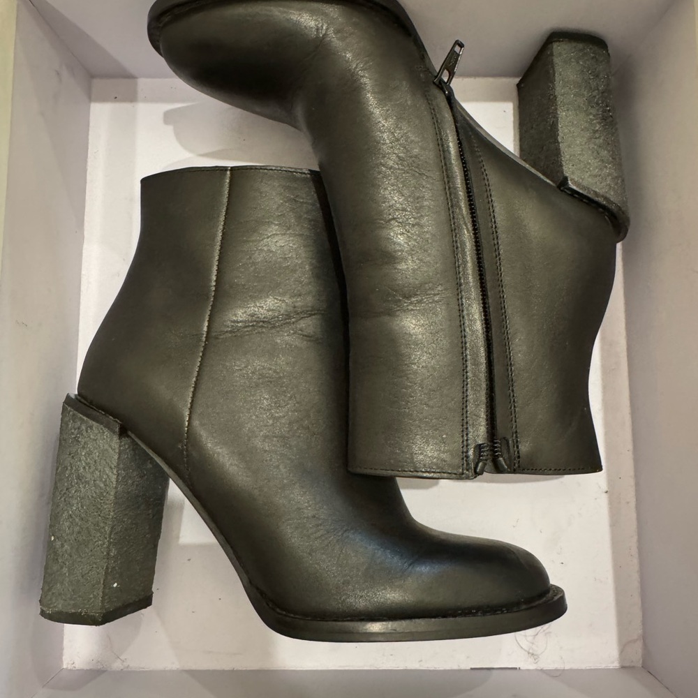 Elegant Black Ankle Boots